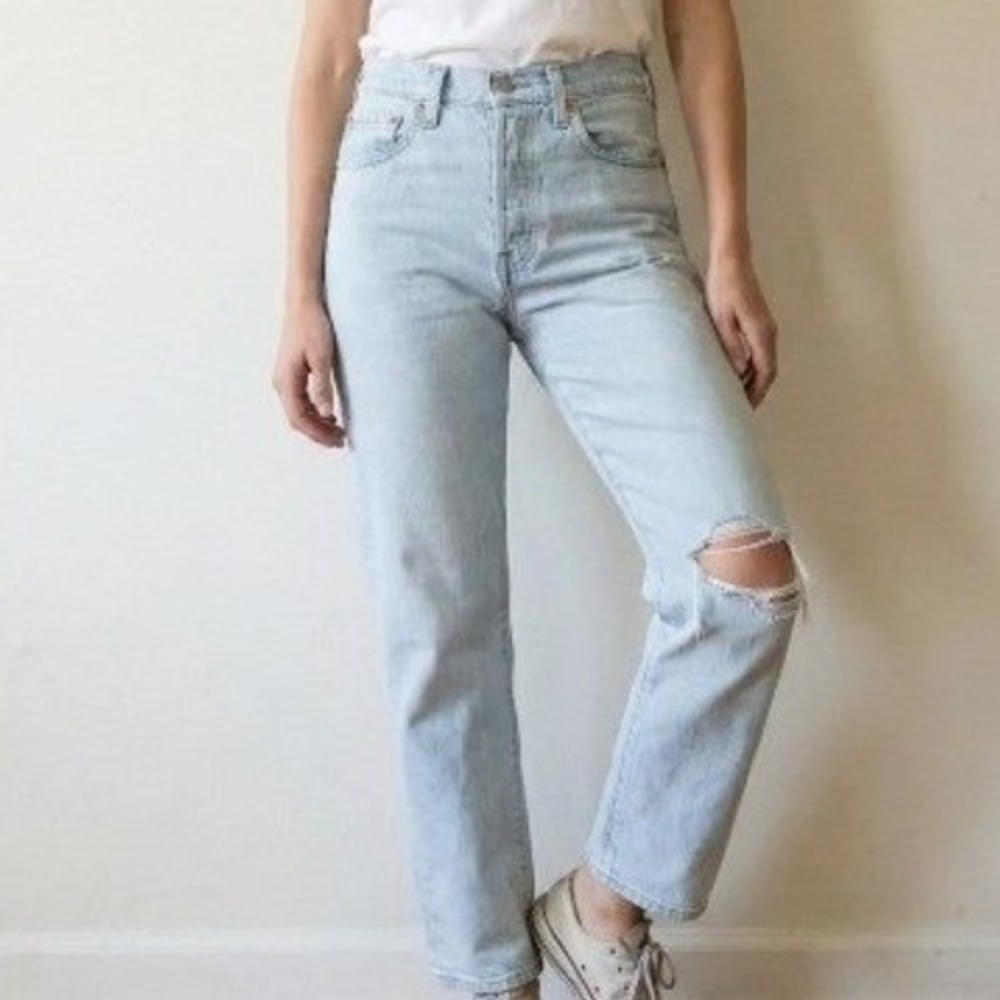 Levi's Ribcage Straight 27x27 Distressed High Rise Excellent Light Wash Jeans